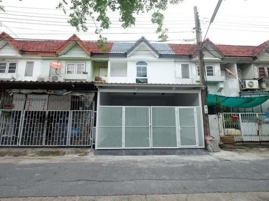 ขายทาวน์เฮาส์ 2 ชั้น 22 ตรว รีโนเวทใหม่ หมู่บ้านสวนทิพย์