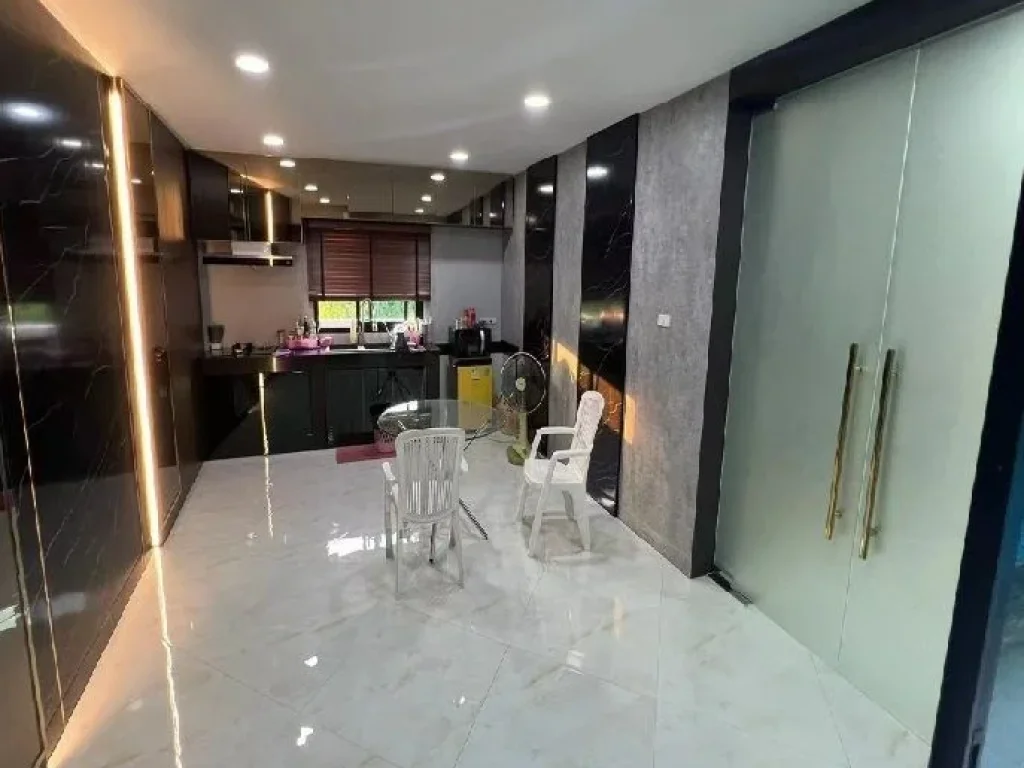 For Rent ให้เช่าบ้านเดี่ยว 3 ชั้น หลังใหญ่ Modern Style