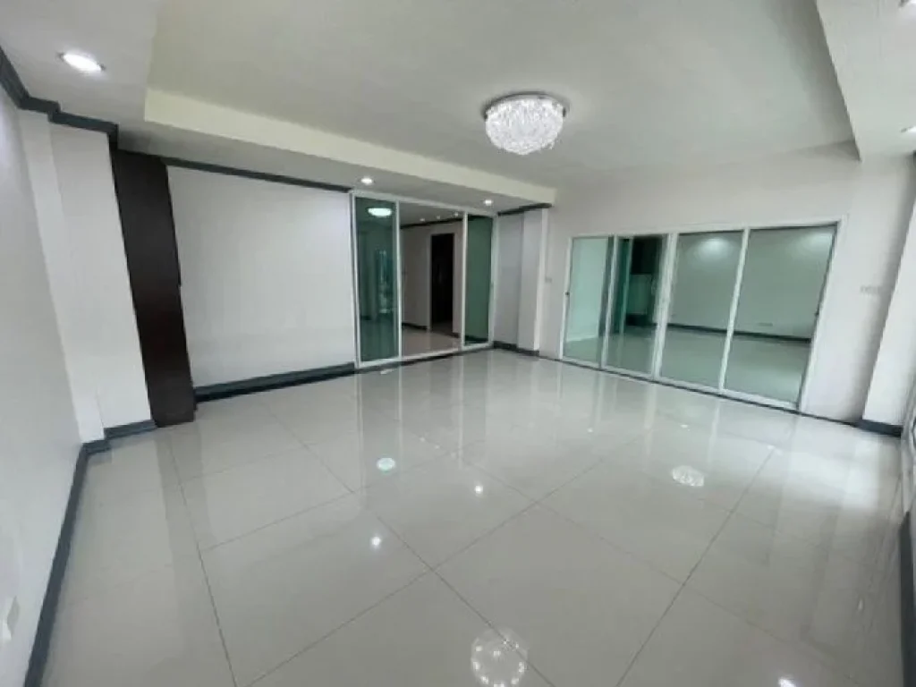 For Rent ให้เช่าอาคารสำนักงาน 4 ชั้น ถนนศรีนครินทร์