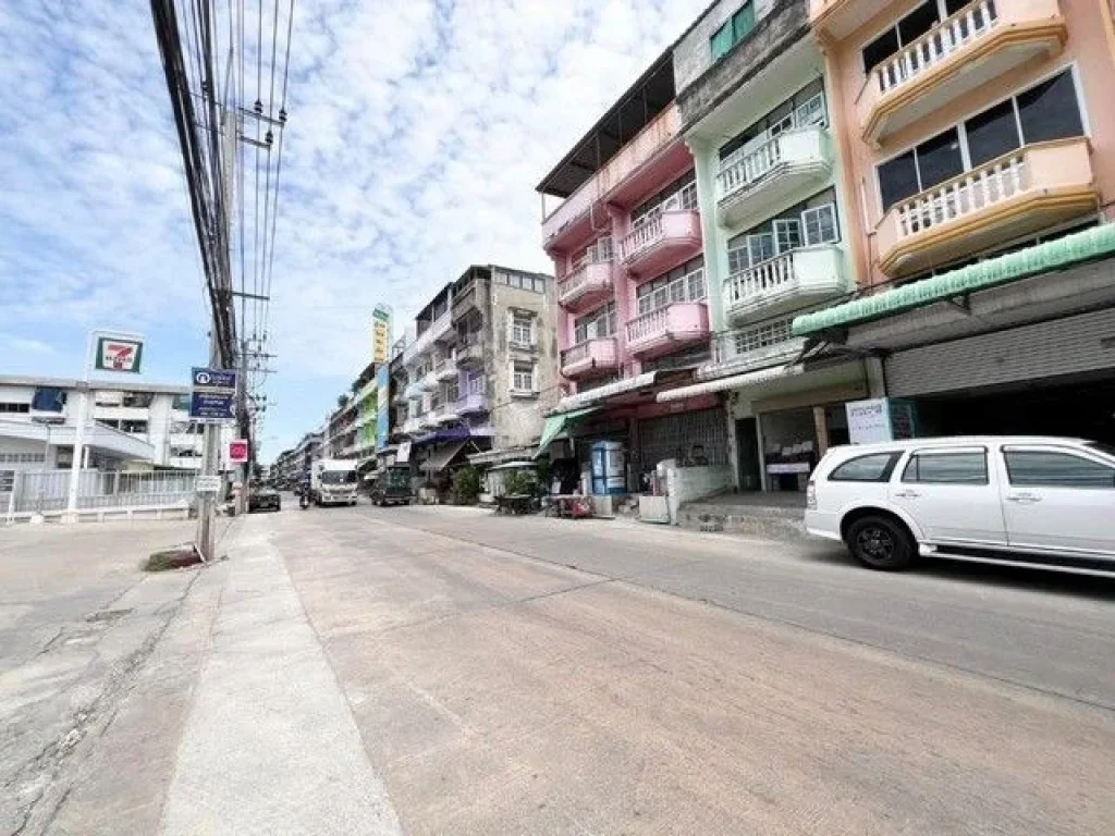 ขายบ้านสวย พร้อมศาลาพักผ่อนริมน้ำกวง ใกล้ Central Festival