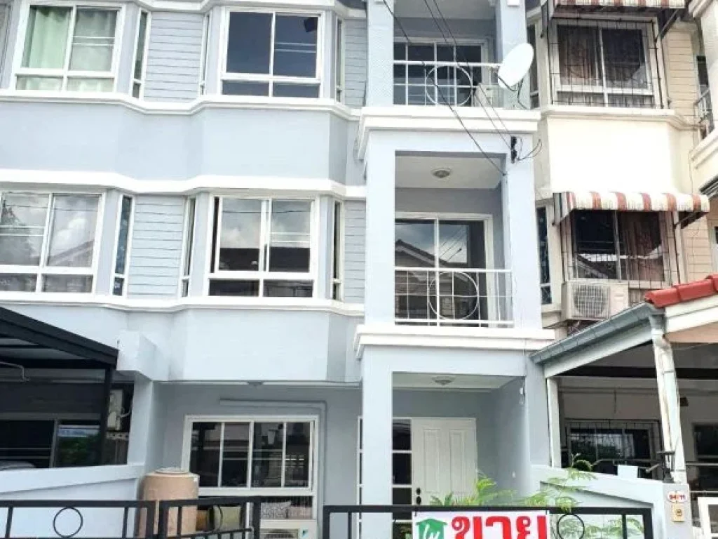 ทาวน์โฮม 3 ชั้น หมู่บ้านปรัชญาโฮมทาวน์ รีโนเวทใหม่