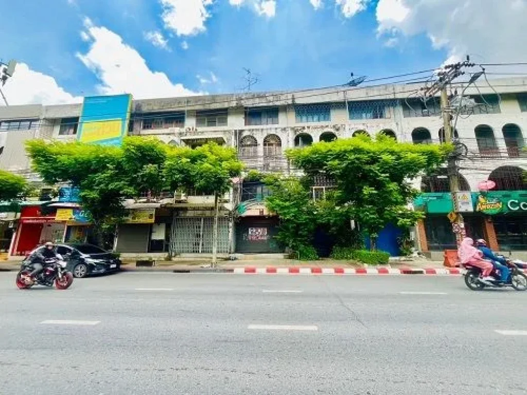 ขายตึกแถว 4 ชั้น ติดถนนพัฒนาการ อยู่ระหว่างพัฒนาการ53 และ