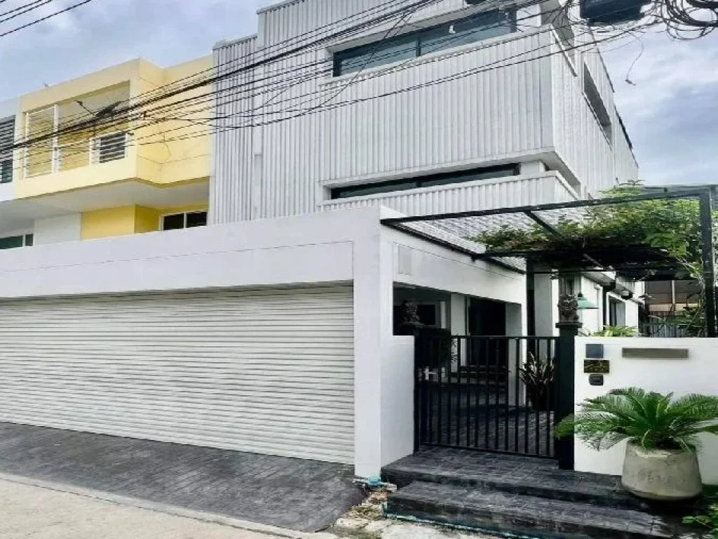 ให้เช่าทาวน์โฮม 3 ชั้น หลังใหญ่ หมู่บ้านดีวัน D-One Townhome