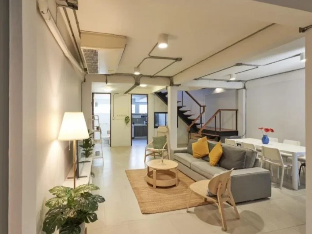 ขายทาวน์โฮม Modern Loft ที่เอกมัย 22 - โอกาสการลงทุน