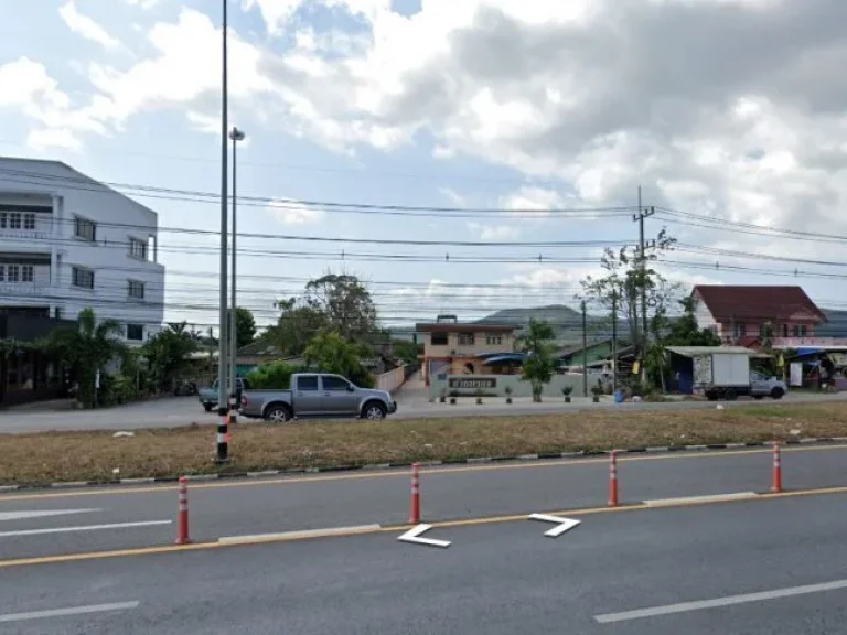 ขายที่ดินพร้อมบ้านสวยหลังใหญ่ ใกล้สถานีอนามัยเตาถ่านสัตหีบ ติดถนนสุขุมวิท3 เนื้อที่ 4-3-4ไร่ อสัตหีบ จชลบุรี ไร่ละ 12500000บาท โทร095-7895835 ค่าโ