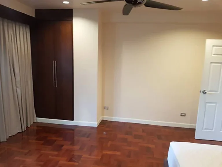 ให้เช่าด่วน คอนโด แบบ 3 ห้องนอน ใกล้ BTS พร้อมพงษ์ For Rent 3 Bedroom Unit Near BTS Prompong