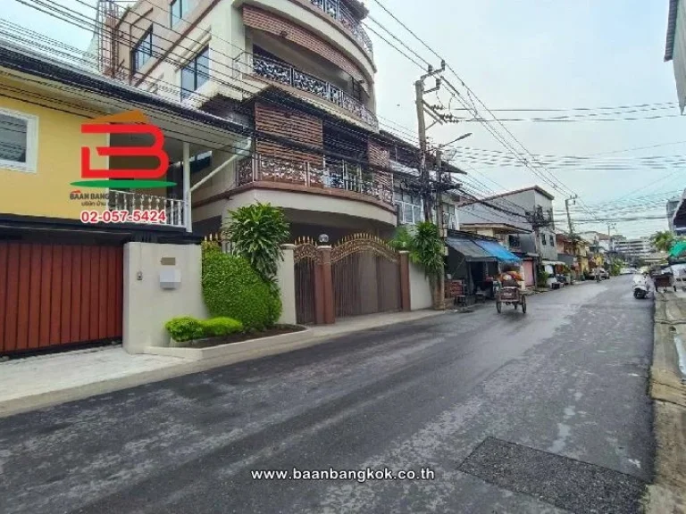 ที่ดินพร้อมบ้าน ประชาราษฎร์บำเพ็ญ 7 อยู่ใกล้สี่แยกห้วยขวาง