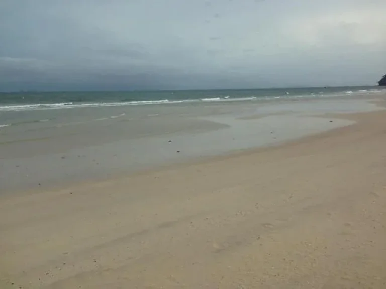 ที่ทำเลดี สวย ติดทะเลหาดส่วนตัว อำเภอปะทิว ชุมพร