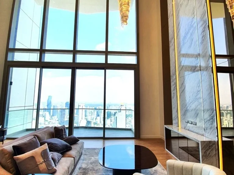 คอนโดแต่งหรู แบบ Duplex 3 ห้องนอน เพียง 5 นาทีจาก BTS กรุงธนบุรี A Luxurious 3 Bedroom Duplex Unit