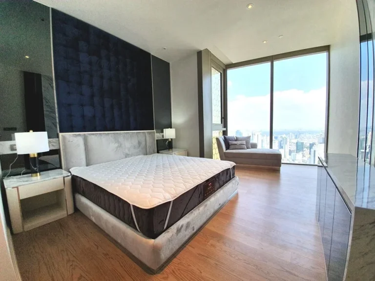 คอนโดแต่งหรู แบบ Duplex 3 ห้องนอน เพียง 5 นาทีจาก BTS กรุงธนบุรี A Luxurious 3 Bedroom Duplex Unit