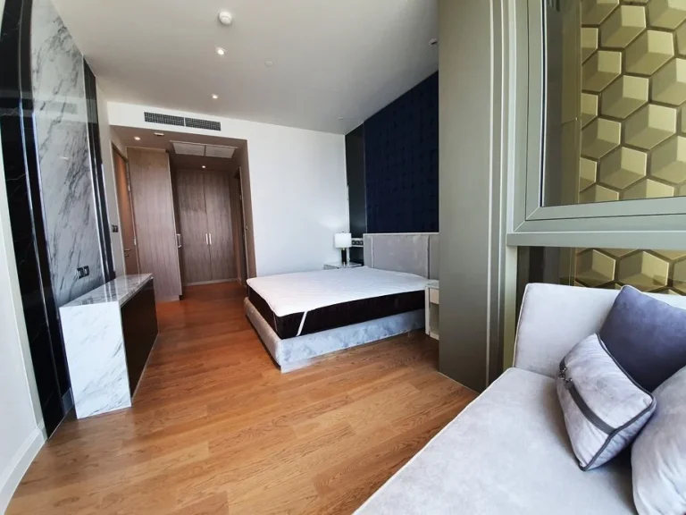 คอนโดแต่งหรู แบบ Duplex 3 ห้องนอน เพียง 5 นาทีจาก BTS กรุงธนบุรี A Luxurious 3 Bedroom Duplex Unit