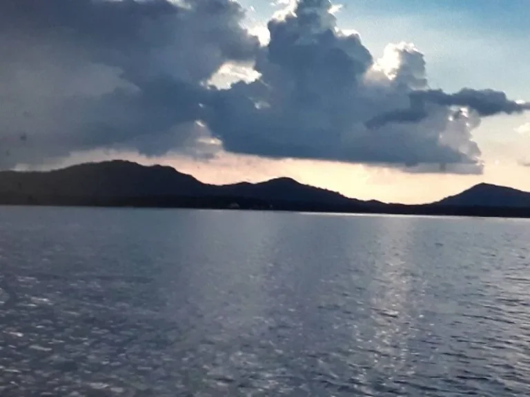 ขายที่ดินติดทะเล หาดส่วนตัว ไม่มีถนนคั่น โฉนด 4 ไร่ บรรยากาศดี