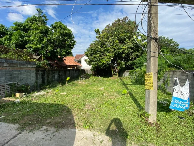 Land for building a house near the market near the high speed train South Pattaya