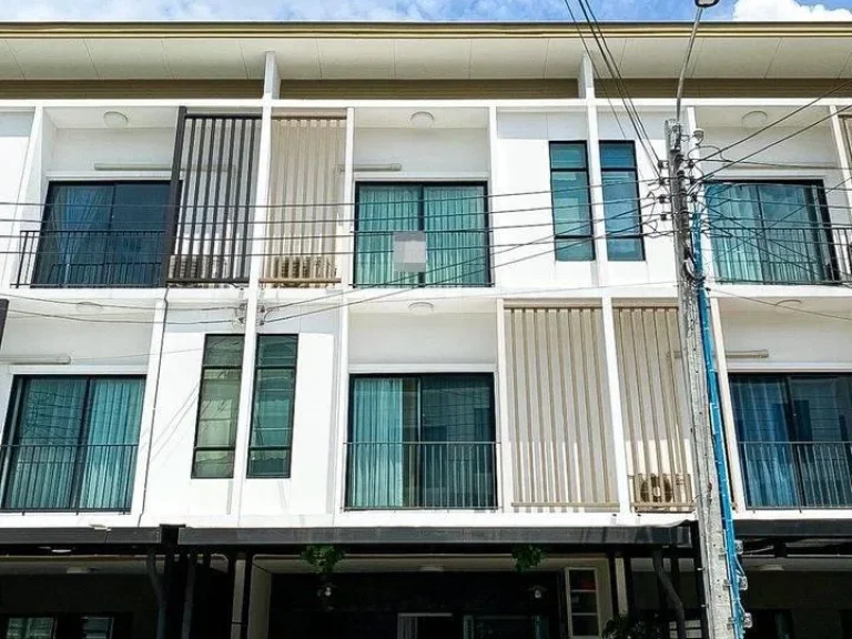 RENT ให้เช่าทาวน์โฮม 3 ชั้น Patio ศรีนครินทร์-พระราม 9 ถนนกรุงเทพกรีฑา RT211