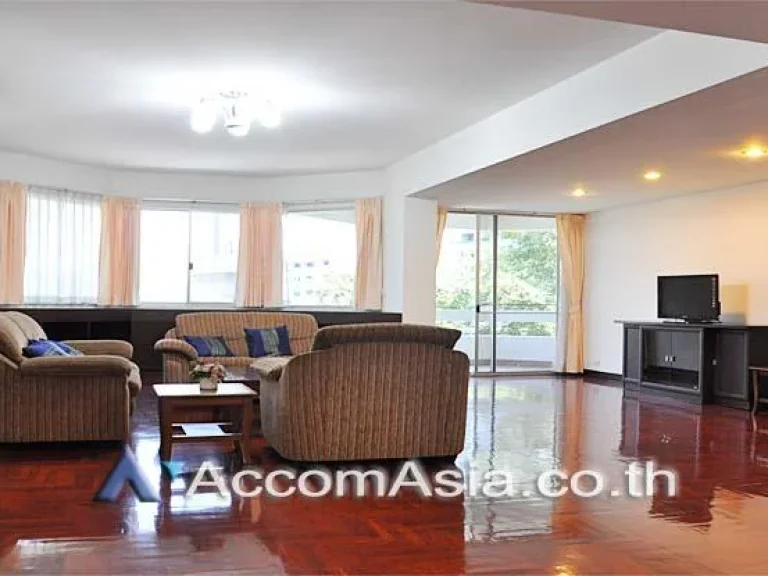 The comfortable low rise residence Apartment 3 Bedroom For Rent BTS Phrom Phong in Sukhumvit Bangkok