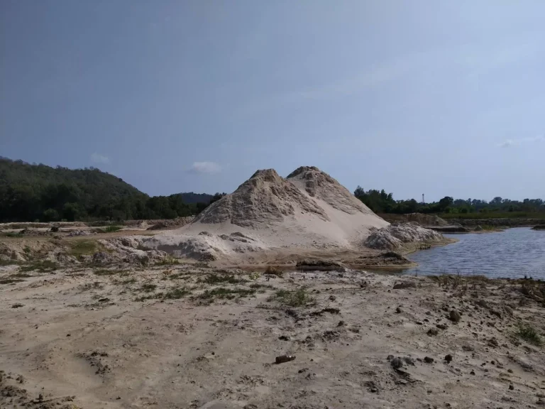 ที่สวยขายถูกขายที่ดินเปล่า 21 ไร่ ถนนก้นอ่าว หาดแม่รำพึง จระยอง เสนอขายราคาไร่ละ 550000 บาท ราคาถูกมากๆ