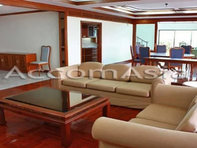 Greenery garden and privacy Apartment 2 Bedroom For Rent BTS Phrom Phong in Sukhumvit Bangkok