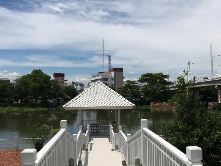 ขายบ้านเรือนไทยริมแม่น้ำท่าจีน เนื้อที่ 3 ไร่ พร้อมสระว่ายน้ำส่วนตัว อสามพราน