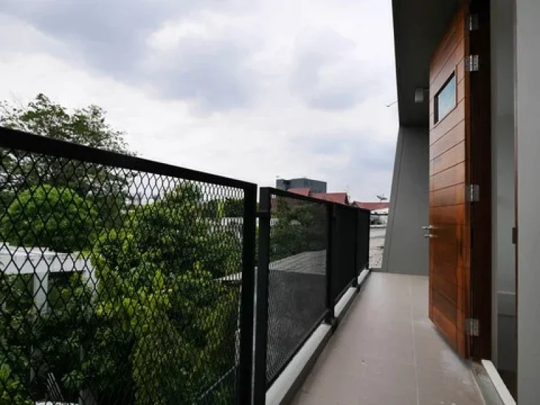 ให้เช่า บ้าน loft ทาวน์โฮม 3 ชั้น เอกมัย 22 ขนาด 26 ตรว 215sqm