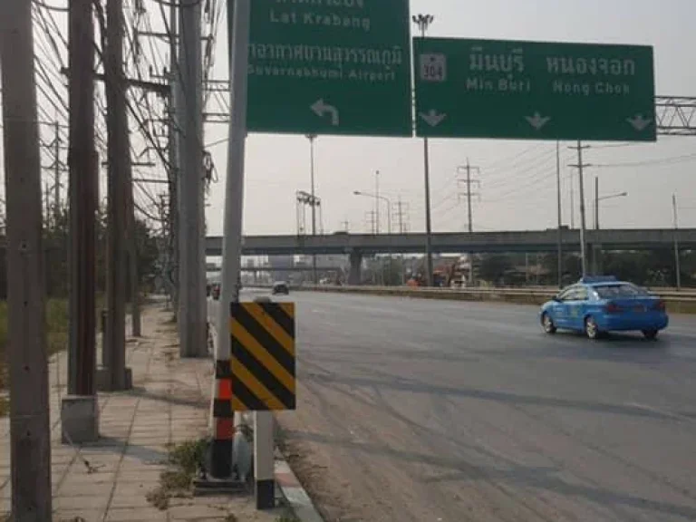 ขายที่ดินติดทางแยกถนนฉลองกรุงและถนนสุวินทวงศ์ 20 ไร่ เหมาะทำหมู่บ้าน