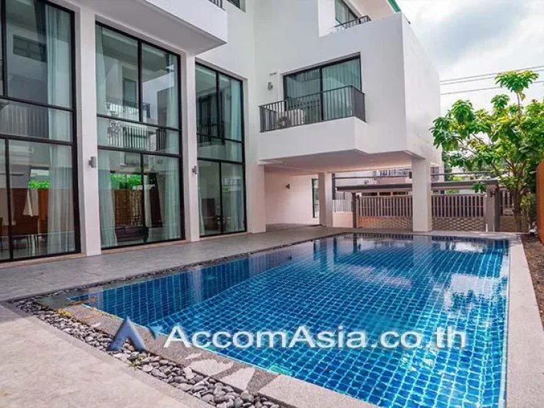 Home Office Private Pool House 6 Bedroom For Rent BTS Phrom Phong in Sukhumvit Bangkok