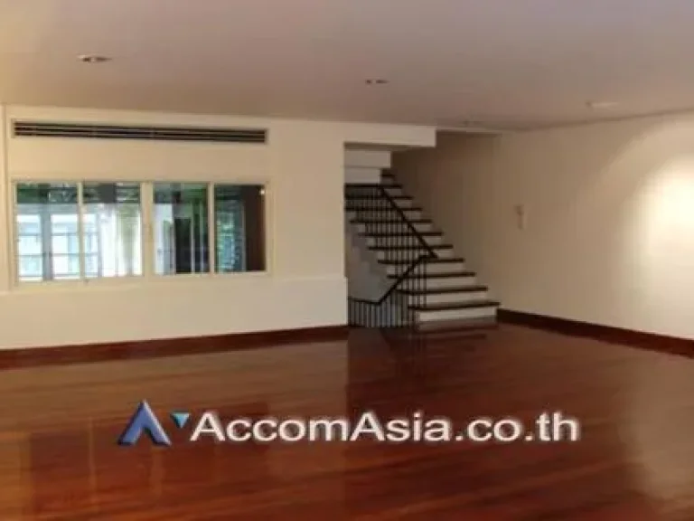 4-storey townhouse in compound Sukhumvit Bangkok