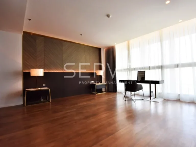 Good Price Duplex 2 Beds 3 Baths 200 K ให้เช่าคอนโดที่ Noble Ploenchit BTS Phloen Chit