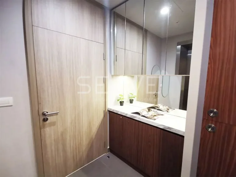 ให้เช่าคอนโด Noble Ploenchit BTS Phloen Chit Modern Luxury Style Studio with Partition 42 K