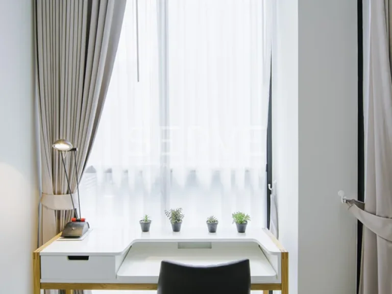 Cozy Homey Style Studio with Partition 40 K ให้เช่าที่คอนโด Noble Ploenchit BTS Phloen Chit