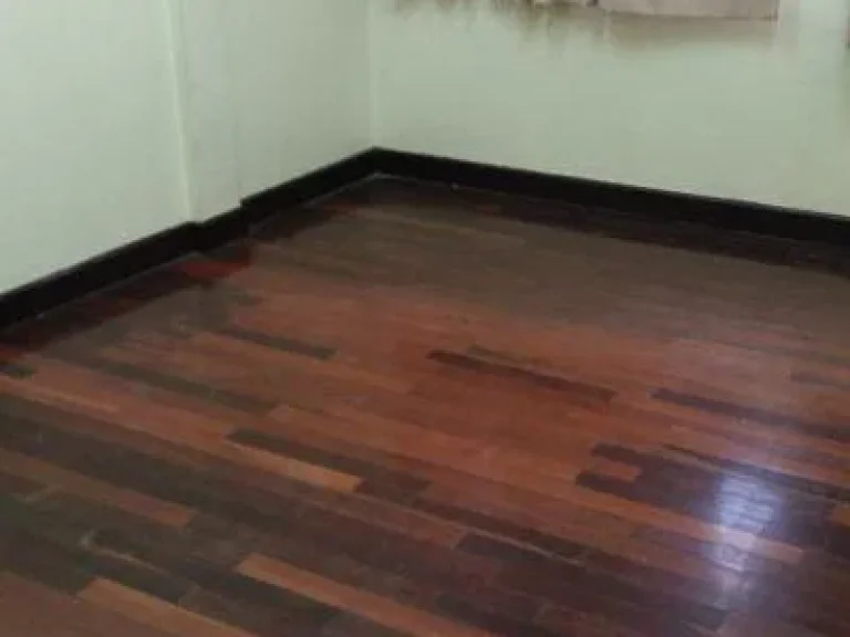 Town House On Sukhumvit 39-49 for rent suitable family Very good location not from main road about 800 meters