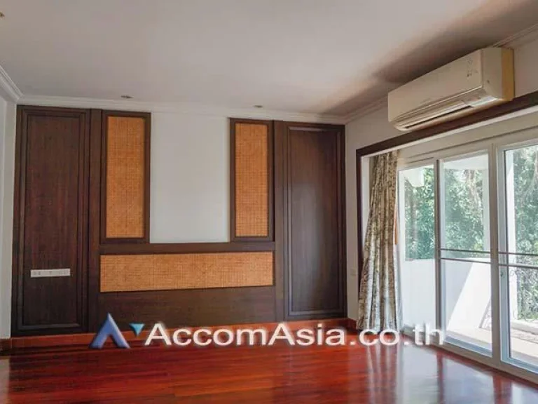 Pet Allowed Homely atmosphere with 24 hrs security House 4 Bedroom For Rent BTS On Nut in Pattanakarn Bangkok