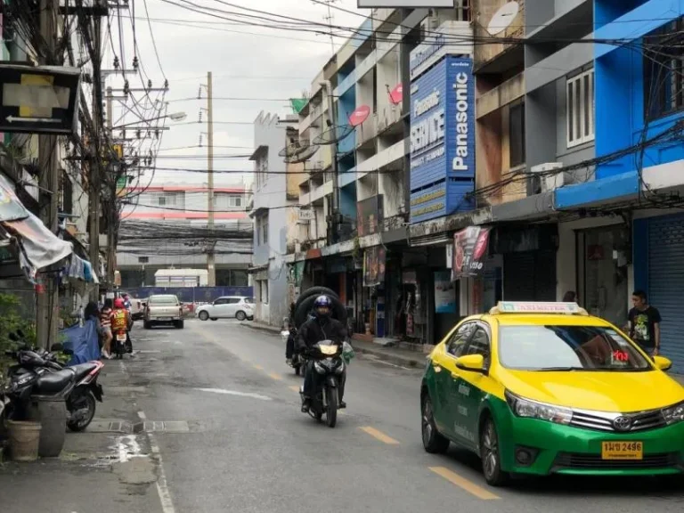 ขายที่ดิน258 ตรวพร้อมสิ่งปลูกสร้างย่านลาดพร้าว