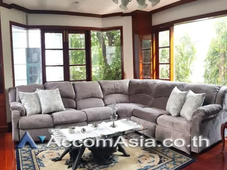 Big Garden Private Pool House 5 Bedroom For Rent BTS Ekkamai in Sukhumvit Bangkok