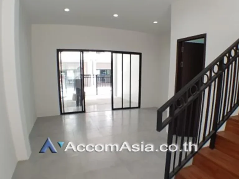 Townhouse 5 Bedroom For Rent in Samsen Bangkok