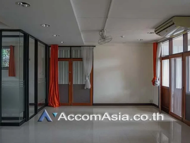 Pet Allowed House 3 Bedroom For Rent BTS Phrom Phong in Sukhumvit Bangkok