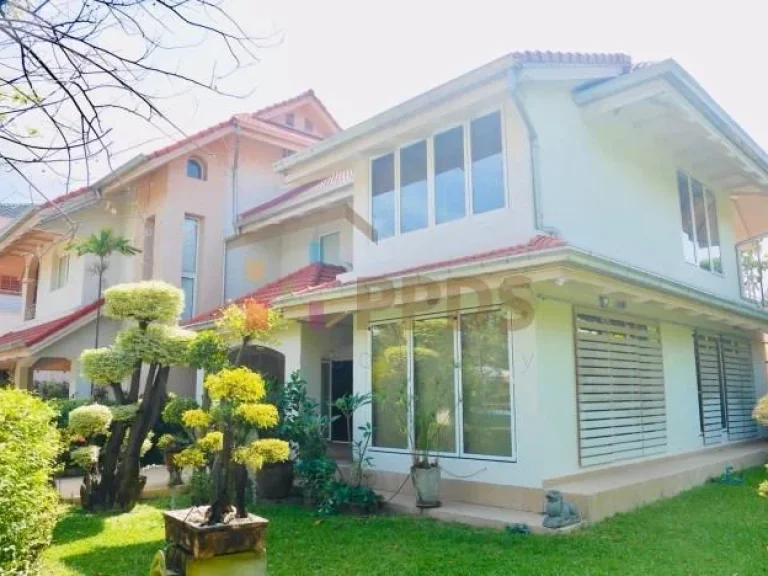 Lakeside Villa 1 for sale at Bangna Trad KM 5  House is in a good condition