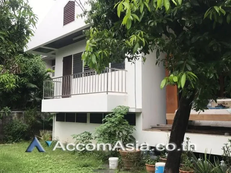 2 Storey Single House with Greenery Space and 2 Bedroom For Sale Near BTS Ekkamai in Sukhumvit Bangkok