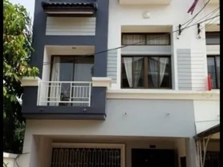 FOR RENT ให้เช่า หรือขาย ทาวน์โฮม 3 ชั้น โครงการบ้านกลางเมือง หลังมุม ลาดพร้าว 71 นาคนิวาส 4