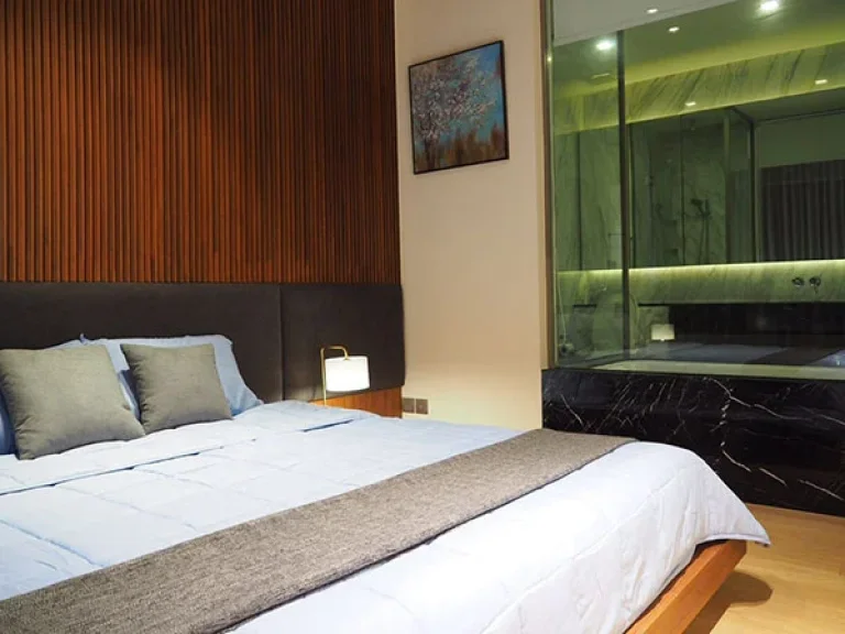 คอนโดหรู ศาลาแดง วัน ห้องใหญ่ แต่งสวยแบบ 1 ห้องนอน A Nice and Large 1 Bed Unit at Saladaeng One