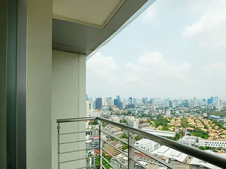 คอนโด Le Luk เลอ ลักซ์ ห้องใหญ่ แบบ 1 ห้องนอน ใกล้ BTS พระโขนง For Urgent Sale A Nice and Large 1 Bed Unit at Le Luk Near BTS Prakhanong