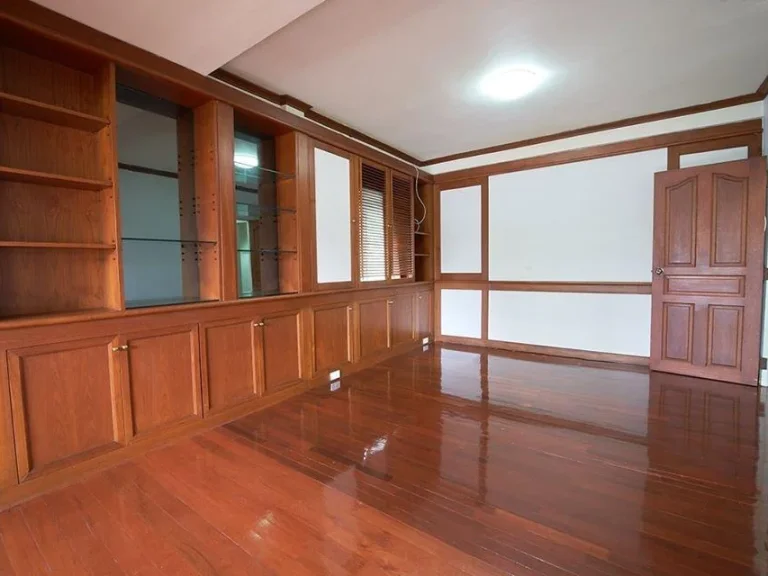 For Rent ทาวน์โฮม พร้อมอยู่ หมู่บ้านศรีนคร ใกล้เซ็นทรัลพระราม3