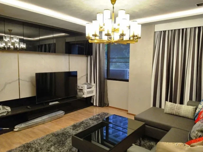 คอนโด Renovate ใหม่กิ๊ก แบบ 3 ห้องนอน ในซอยร่วมฤดี A Newly Renovated 3 Bedroom Unit in Soi Ruamrudee