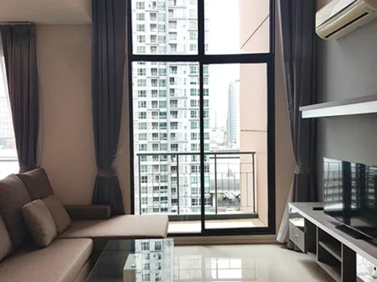 Villa Asoke แบบ Duplex 1 ห้องนอน พื้นที่กว้าง เพียง 2-3 นาทีจาก MRT เพชรบุรี A Spacious Beautiful and Nicely Furnished 1 Bed Duplex at Villa Asoke