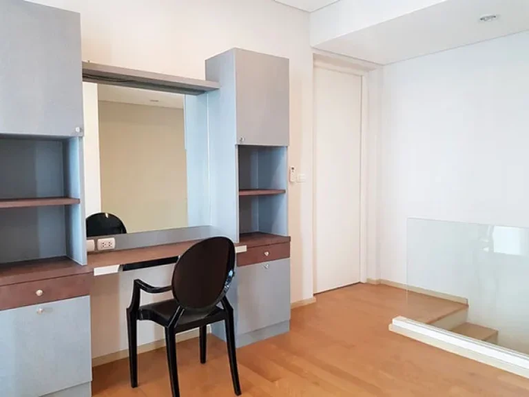 Villa Asoke แบบ Duplex 1 ห้องนอน พื้นที่กว้าง เพียง 2-3 นาทีจาก MRT เพชรบุรี A Spacious Beautiful and Nicely Furnished 1 Bed Duplex at Villa Asoke