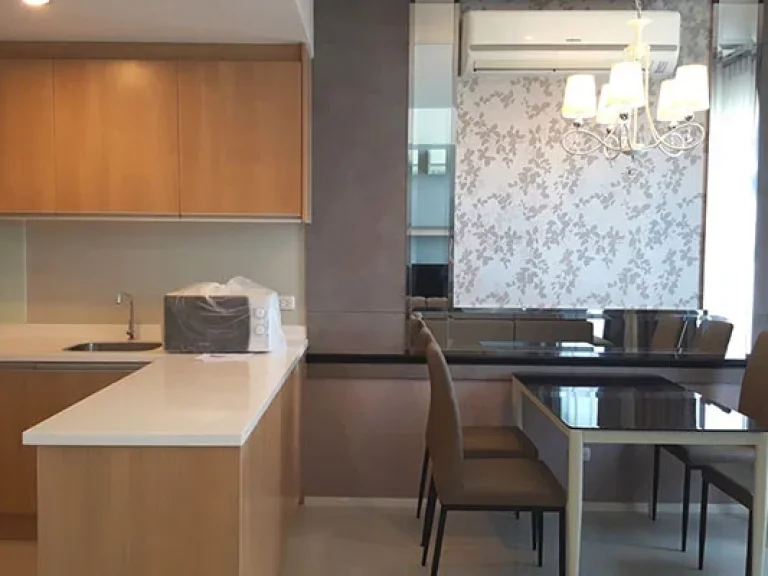 Villa Asoke แบบ Duplex 1 ห้องนอน พื้นที่กว้าง เพียง 2-3 นาทีจาก MRT เพชรบุรี A Spacious Beautiful and Nicely Furnished 1 Bed Duplex at Villa Asoke