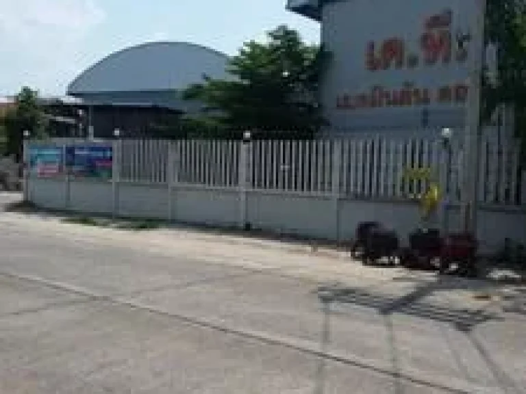 ายพร้อมคอร์ทแบดมินตัน10สนาม และด้านหน้ามีร้านอาหาร