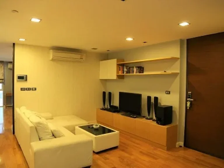 For rent Quad Silom condominium only one min walk from BTS Chongnonsri 1 bedroom