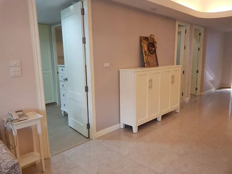 คอนโด แบบ 2 ห้องนอน ในซอย สุขุมวิท 24 ใกล้ BTS พร้อมพงษ์ For Rent 2 Bedroom Unit in Sukhumvit 24