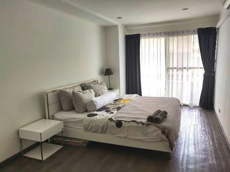 ให้เช่า คอนโด 3 ห้องนอนไสตล์ มินิมอล ที่คอนโดสราญใจแมนชั่น ใกล้ BTS นานา A Large and Nice Minimal Style 3 Bedroom Unit at Saranjai Mansion