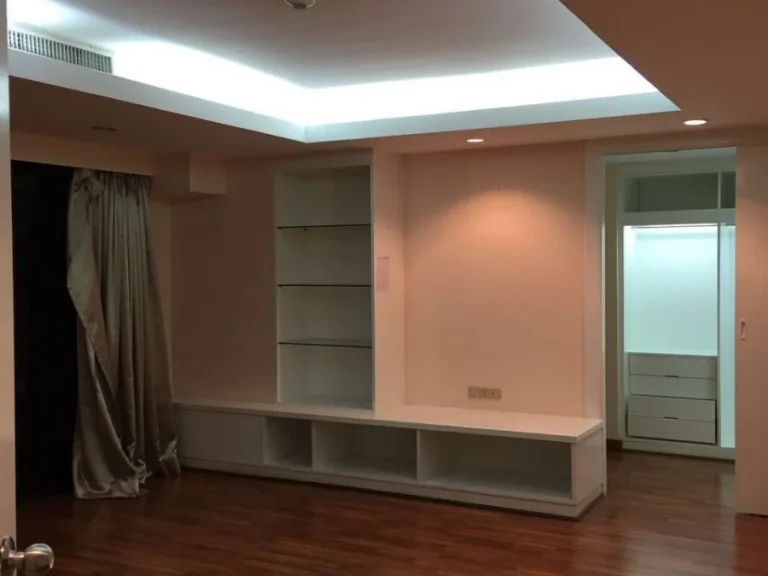 Condo for sale with tenant Empire house condo ekamai 12